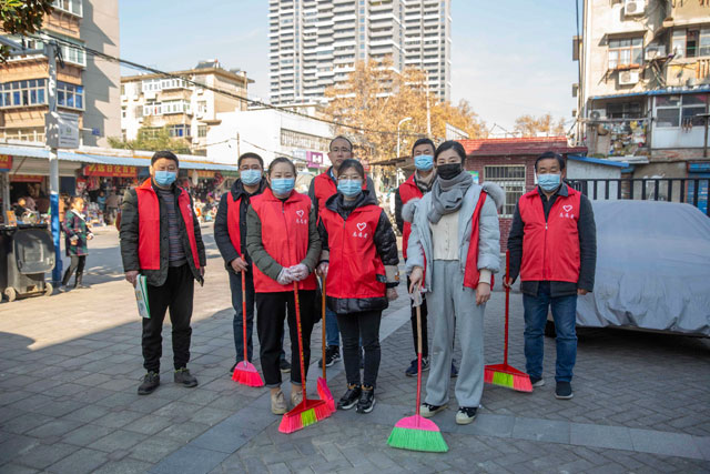  清理环境卫生，创建文明城市——总院机关、后勤支部志愿者助力创建工作