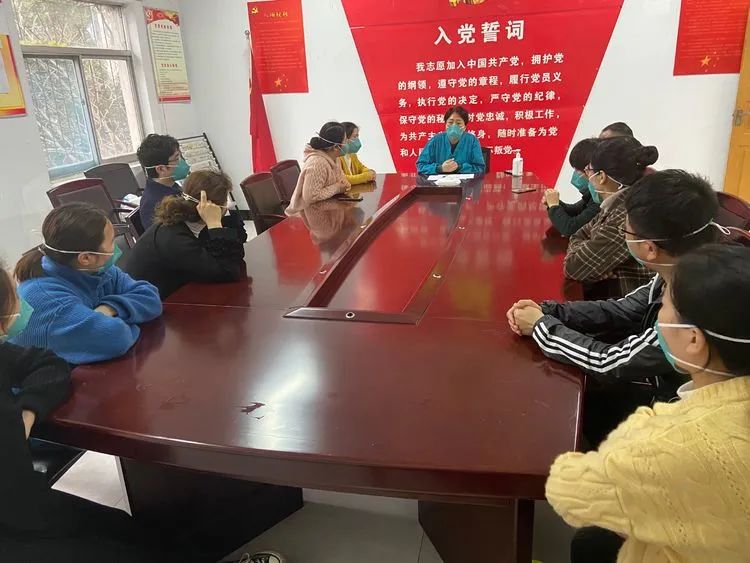 白衣再执甲——“万众一心、战胜疫情”