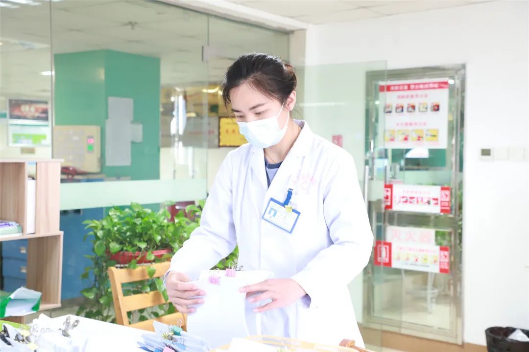 “镜”里孜孜以求，青春熠熠生辉——记肿瘤医院肺癌诊治中心行政副主任刘靖