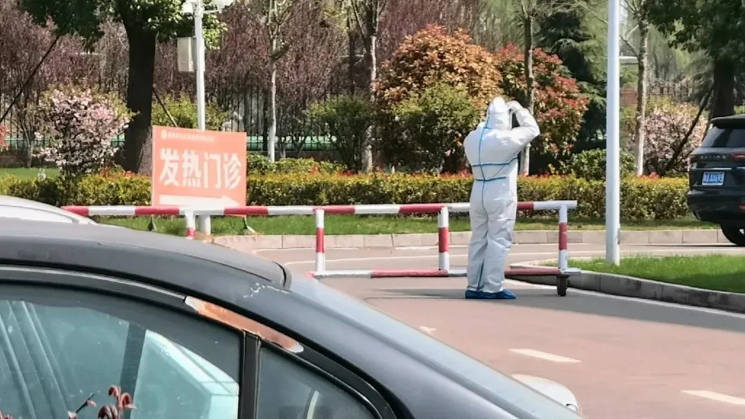 以青春之热血，守护一方平安——凤凰医院发热门诊医护团队荣获第十届“淮南青年五四奖章