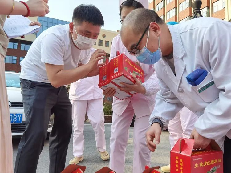 点滴微光，可成星海——抗疫中的温暖瞬间