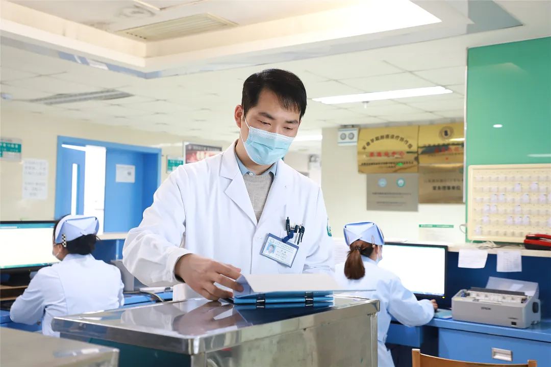 讷于言，敏于行，孜孜以求为病患——记东方肿瘤医院肺癌诊疗中心主任范翀