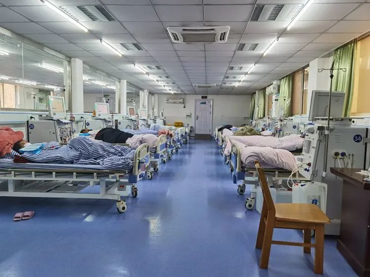 他们，为110名血液透析患者守住生命防线