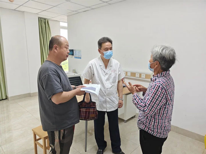 专家退休不退岗，钻研业务传帮带——普外及腹部肿瘤外科专家、“东方名医”王智坚持坐诊