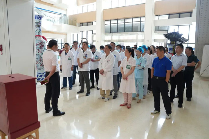 东方在，靠山在，东方在，希望在——东方医院集团员工踊跃为广济医院武昆主任捐款