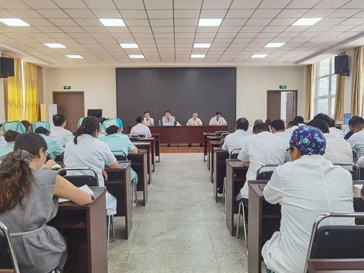 保持热爱，共赴山海——江永强董事长莅临广济医院召开中层干部例会