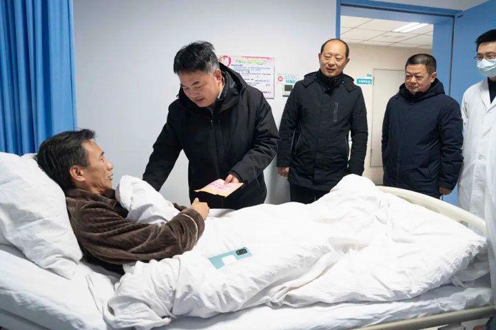 弘扬正气与善意，传递温暖与关爱——东方总院慰问淮南好人、安徽慈善奖获得者杨同林