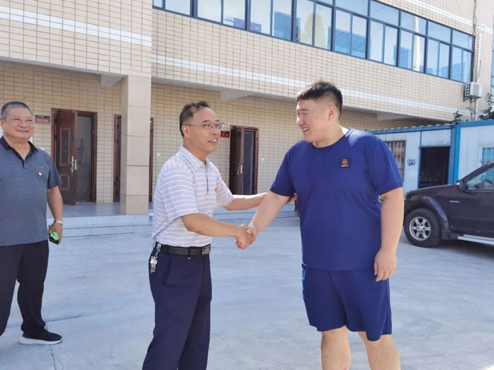 夏日送清凉 ——广济医院党委组织慰问消防救援队