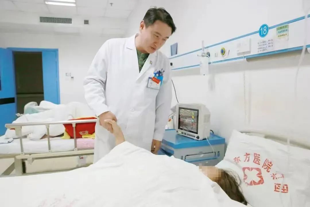 攻“肩”克难，摆脱“肩”熬——东方总医院骨科成功开展反式人工全肩关节置换术（RTSA）