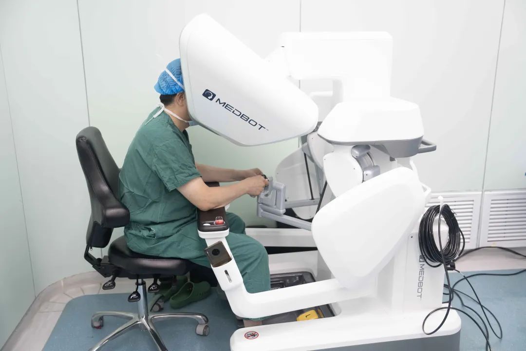 历史性突破！淮南东方医院集团手术机器人“首秀”圆满成功