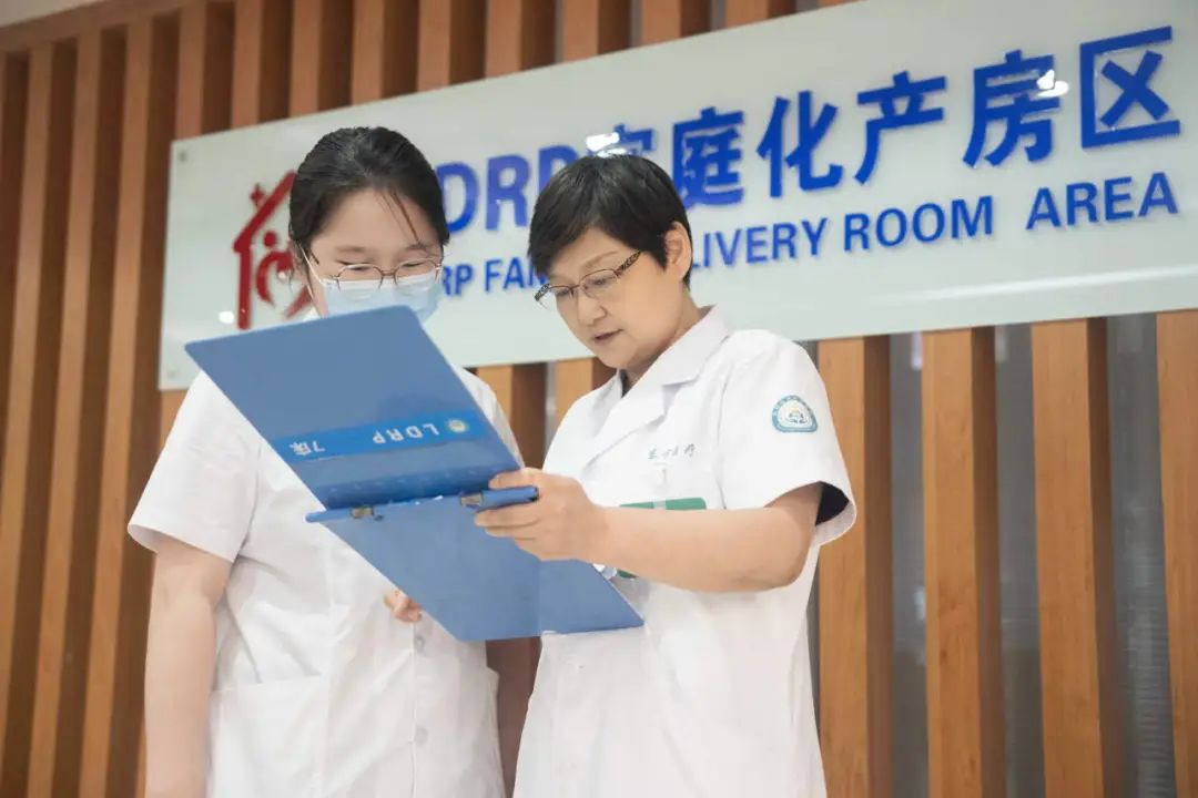 喜雨无声，呵护千家希望——记淮南“卫生名医”、集团妇产科医疗中心院长郑晓燚