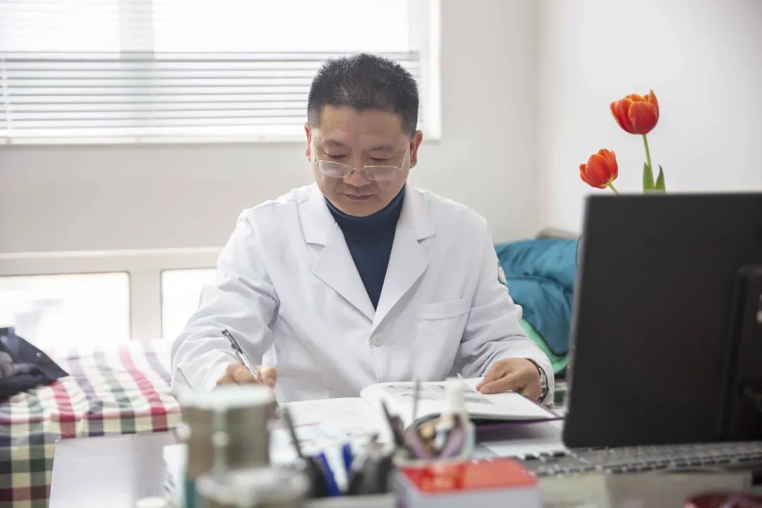 毫末处切磋精艺，细节中始见真功——记淮南“卫生名医”、神经内科医疗中心院长朱高春