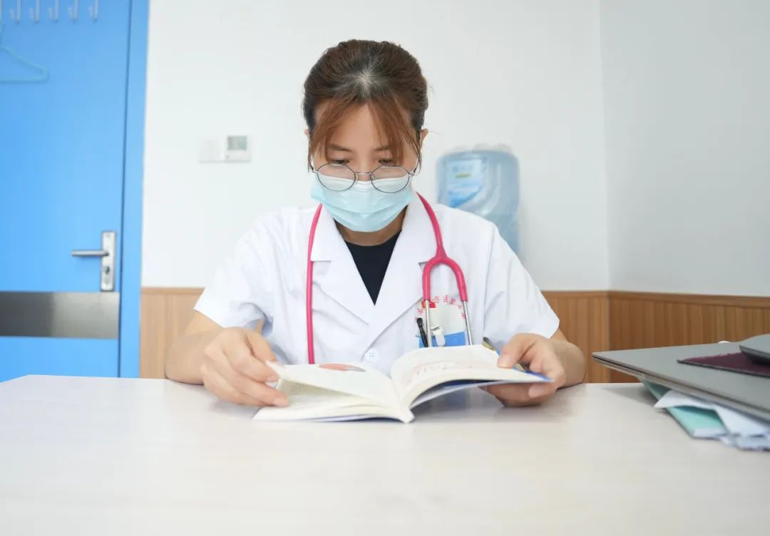 钻研“心”术，让治疗与沟通为康复添双翼——记东方总院心脏监护室（CCU）主任金希华