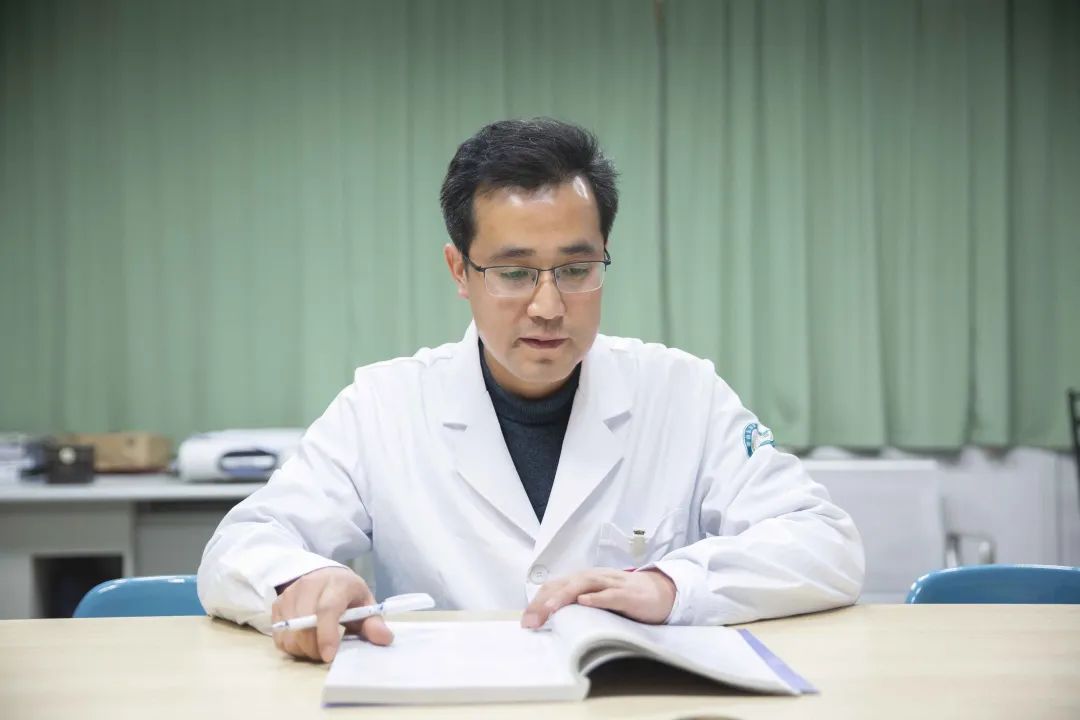 风波不改蛟龙志，仁心巧术铸安康——记淮南东方医院集团心内科医疗中心院长汪蛟龙