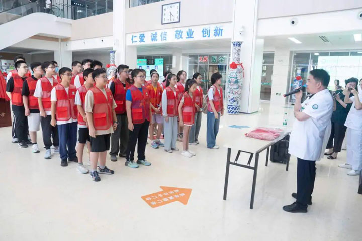 解锁急救密码，探寻心灵地图，仰望生命航线——东方总院组织开展“医脉相承，快乐医夏”职工子女（中学组）暑期探索营