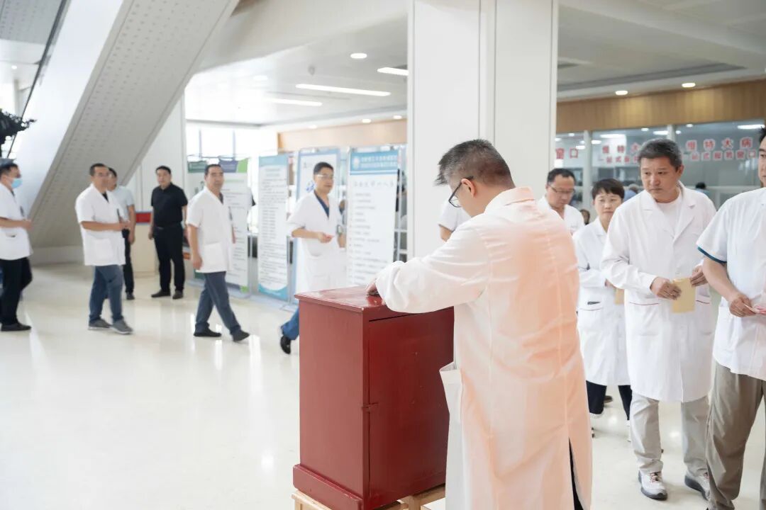 东方在，靠山在，东方在，希望在——东方医院集团员工踊跃为肿瘤医院汤俊医生捐款