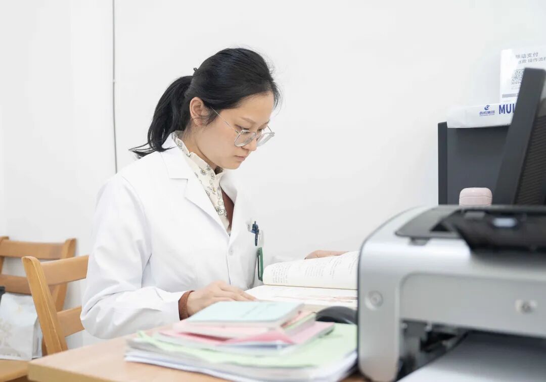 守技承心，以中医智慧点亮生命之光——东方总院中医科副主任庞泾