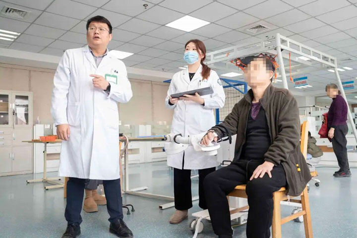 以专业守护生命，以温度重塑希望——致敬东方总院康复科物理治疗师