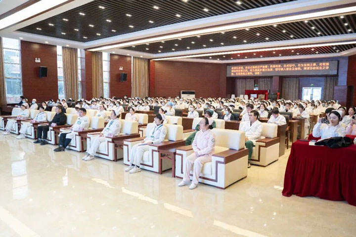 授业恩永记于心，提灯路自此启程——淮南东方医院集团总医院举行2025届护理实习生毕业典礼