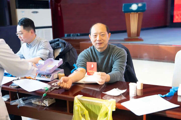 热血汇聚暖寒冬，医者仁心显担当——淮南东方医院集团开展无偿献血活动