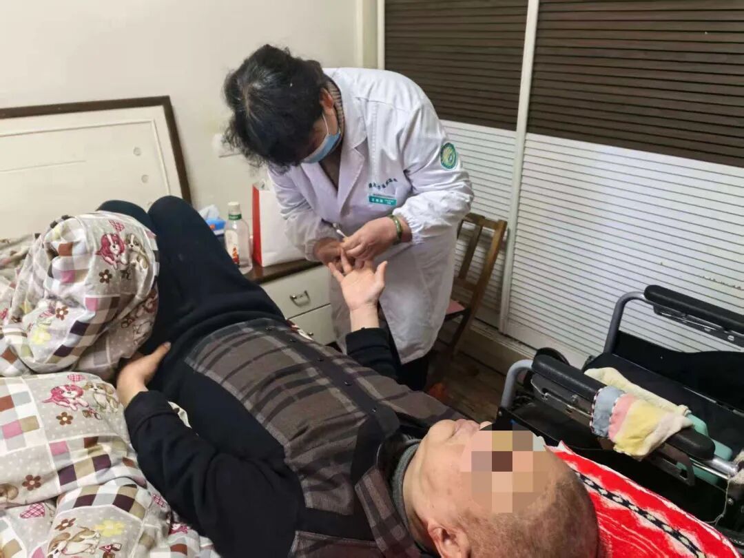家庭医生守慢病，“健康快递”通家门