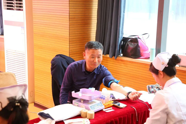 无偿献血，挽救生命——凤凰医院开展无偿献血活动