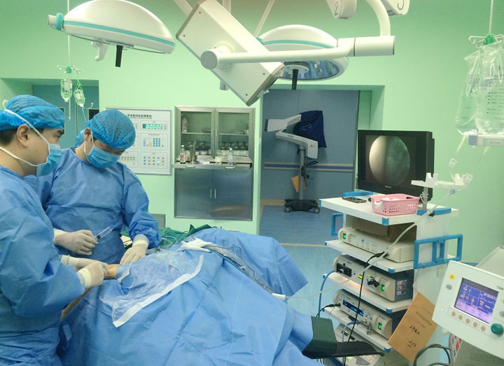 “小”关节的“大”事情——东方总院骨科成功施行微创肘关节镜手术