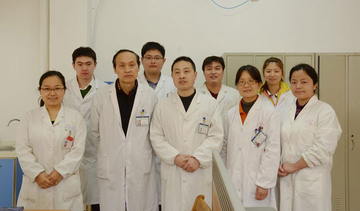 病理科无闲日 双休日人倍忙