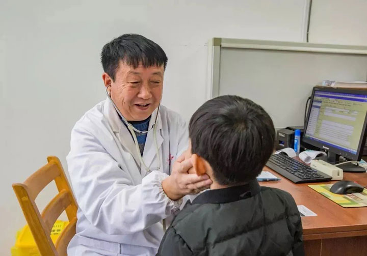 一个不想多看患儿的“好爷爷”——记东方医院集团儿科医疗中心院长赵守成